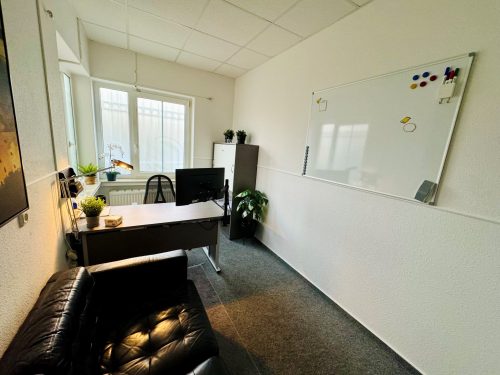 3 scaled rb7unfen8uodqgmy9it1alat1b1id4ql4sckqmngyu - Tagesbüro Vermietung